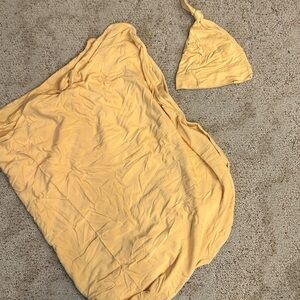 Kyte Baby swaddle and hat - newborn